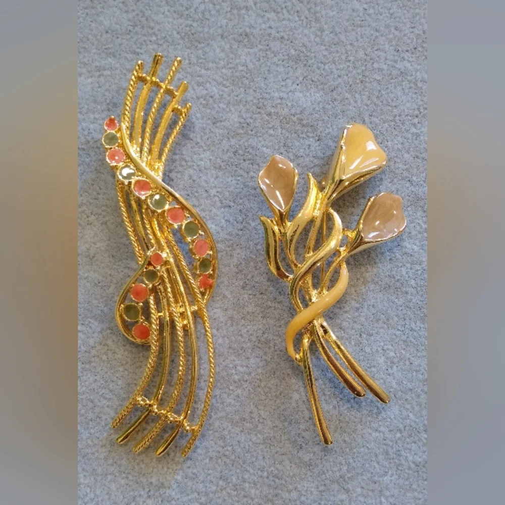 Abstract Design Brooch Set
